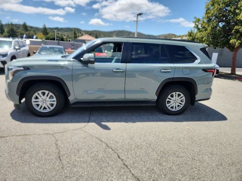 Used 2025 Toyota Sequoia SR5 AWD/4WD image 2