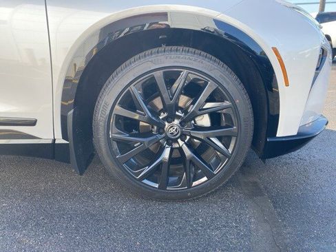 New 2025 Toyota Crown Signia image 21