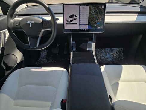 Used 2021 Tesla Model Y Long Range AWD/4WD image 18