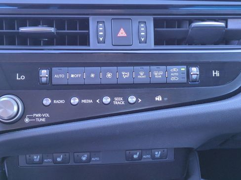 Certified 2024 Lexus ES 300h w/ Premium Package image 26