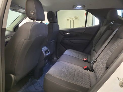 Used 2022 Chevrolet Equinox LT w/ Driver Convenience Package image 11