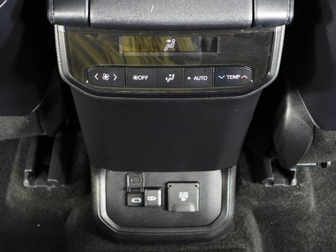 Used 2023 Toyota Highlander Limited FWD image 24