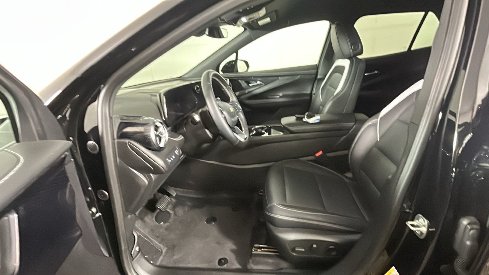 Used 2024 Chevrolet Blazer EV LT AWD/4WD image 14