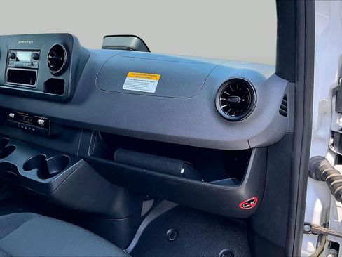 Used 2025 Mercedes-Benz Sprinter 2500 image 19