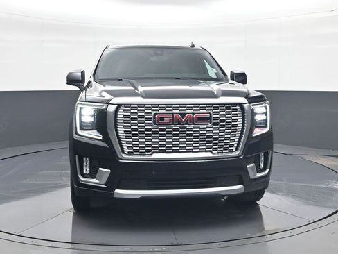 Used 2021 GMC Yukon Denali w/ Denali Premium Package image 2