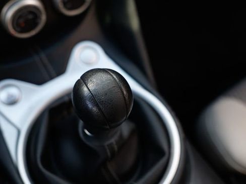 Used 2010 Nissan 370Z Touring image 39