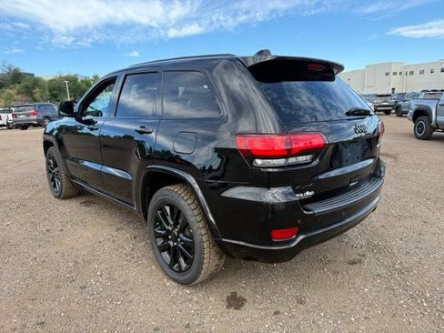 Used 2019 Jeep Grand Cherokee Altitude AWD/4WD image 3