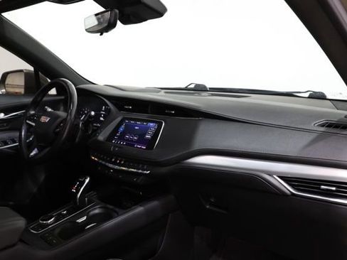 Used 2020 Cadillac XT4 Premium Luxury w/ Technology Package FWD image 16