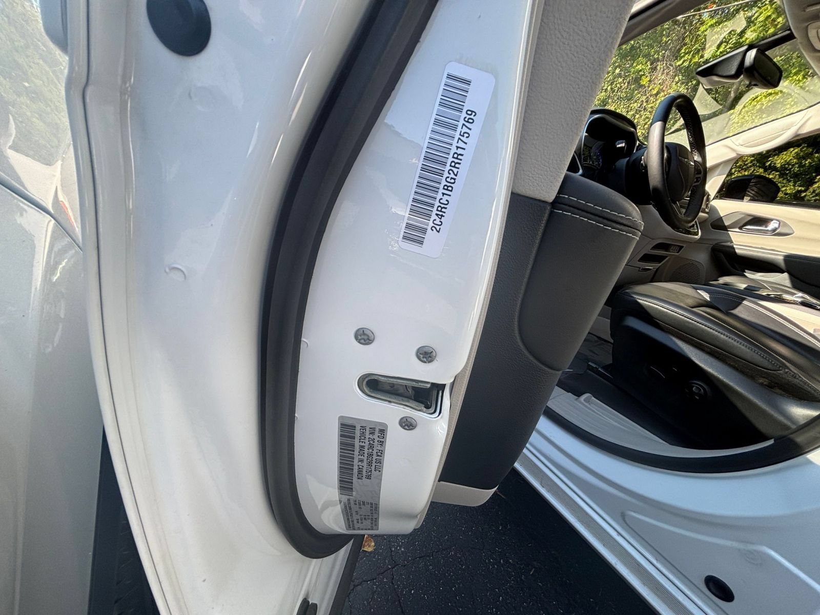 Used 2024 Chrysler Pacifica Touring-L FWD image 28