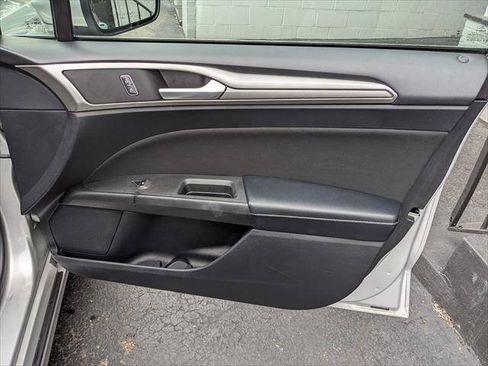Used 2019 Ford Fusion SE FWD image 19