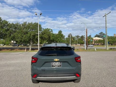 Used 2025 Chevrolet Trax LT w/ Driver Confidence Package image 6