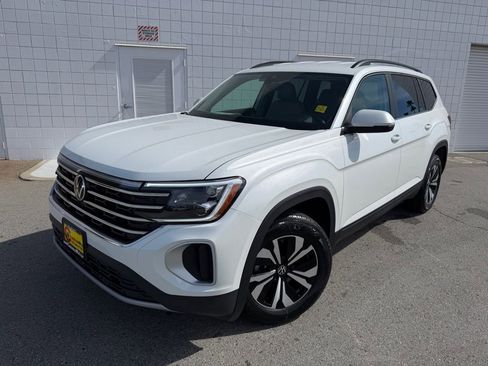 New 2026 Volkswagen Atlas SE FWD image 1