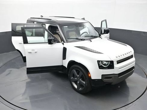 Used 2021 Land Rover Defender 110 X-Dynamic HSE AWD/4WD image 30