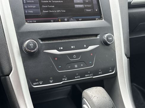 Used 2013 Ford Fusion SE FWD image 19