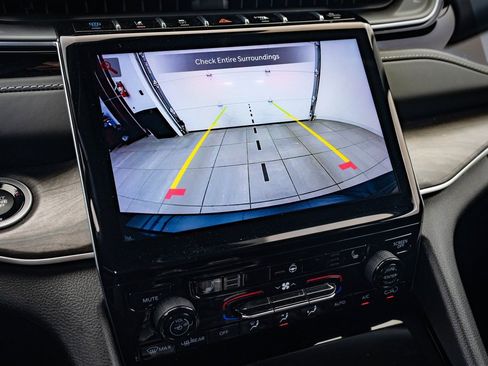 Used 2022 Jeep Grand Cherokee Limited 4xe image 29