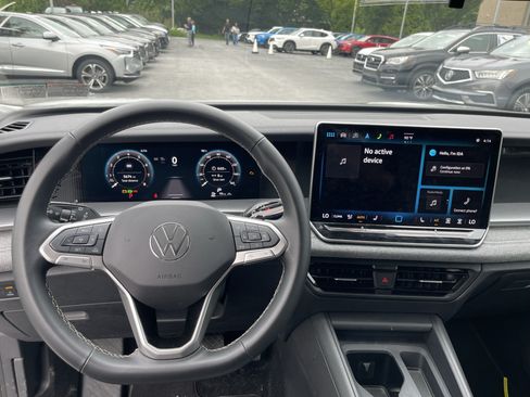 Used 2025 Volkswagen Tiguan S AWD/4WD image 12