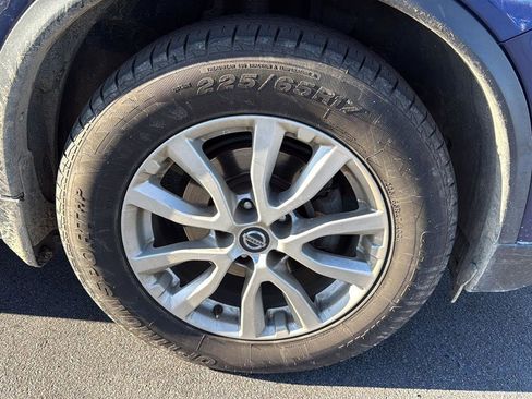 Used 2020 Nissan Rogue SV image 4