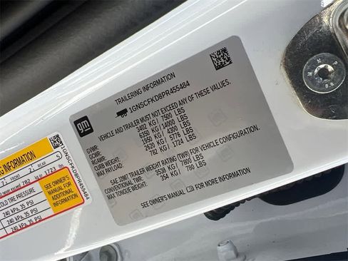 Used 2023 Chevrolet Suburban Premier image 32