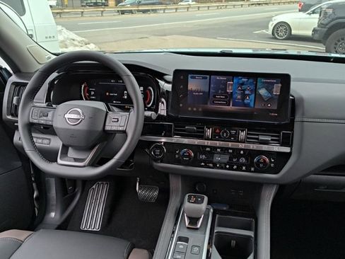 New 2026 Nissan Pathfinder Platinum image 33