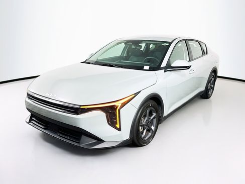 Used 2025 Kia K4 LXS image 3