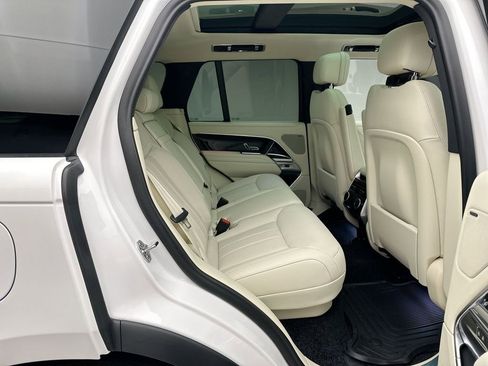 Certified 2025 Land Rover Range Rover SE image 5