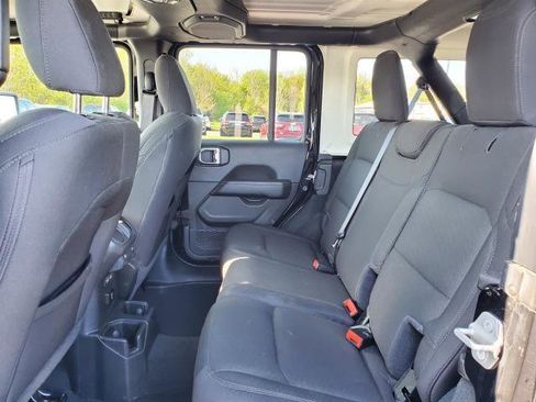 Used 2022 Jeep Wrangler Unlimited Sahara w/ Cold Weather Group image 24