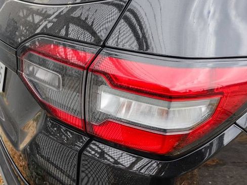 Used 2025 Honda Pilot EX-L image 10