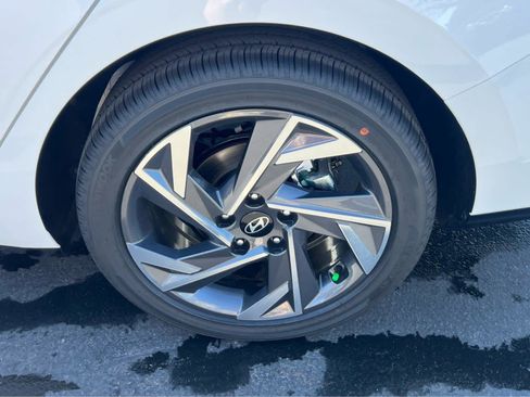 New 2026 Hyundai Elantra Limited FWD image 14