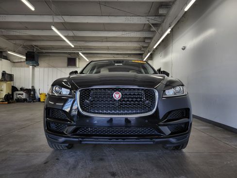 Used 2020 Jaguar F-PACE Premium image 32