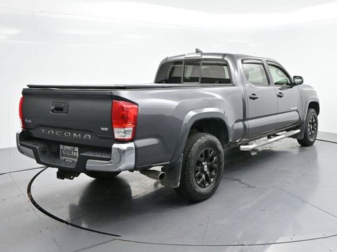 Used 2017 Toyota Tacoma SR5 w/ Tow Package AWD/4WD image 7