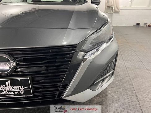 Used 2025 Nissan Altima 2.5 SV FWD image 13