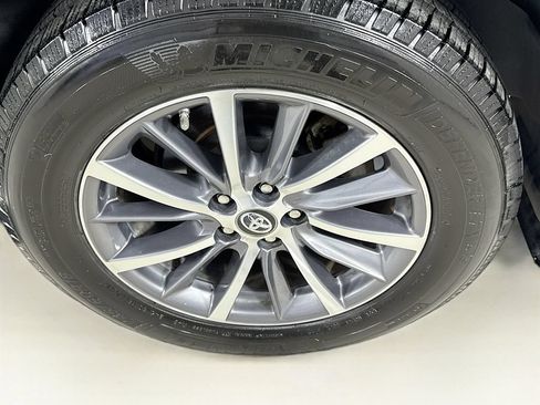 Used 2019 Toyota Highlander XLE FWD image 41