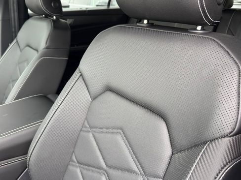 New 2026 Volkswagen Atlas Cross Sport SE FWD image 17