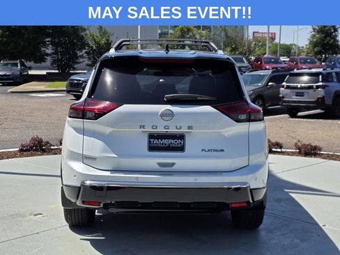 Used 2025 Nissan Rogue Platinum FWD image 3