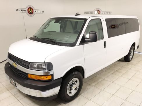 Used 2024 Chevrolet Express 3500 LT w/ LT Preferred Equipment Group RWD image 35