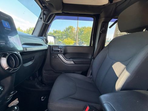 Used 2018 Jeep Wrangler Unlimited Sport S AWD/4WD image 10