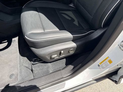 Used 2025 Buick Enclave Sport Touring image 20