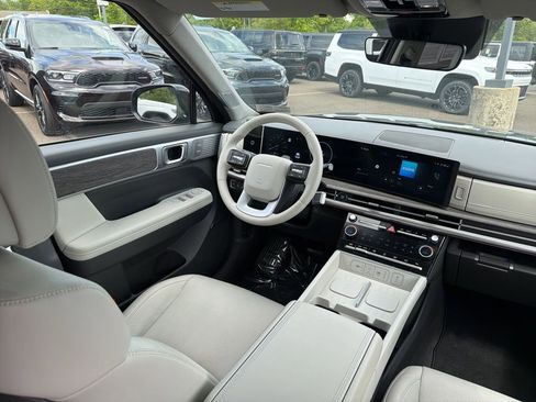 Used 2024 Hyundai Santa Fe Limited AWD/4WD image 4