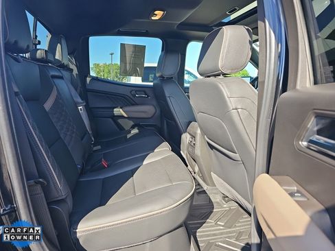 Used 2025 GMC Canyon Denali AWD/4WD image 31