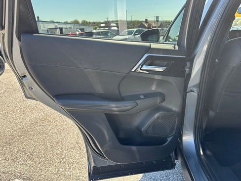 Used 2024 Mitsubishi Outlander SE AWD/4WD image 18