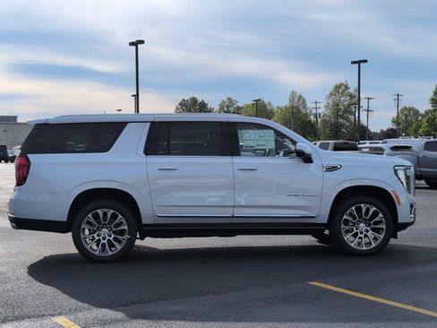New 2026 GMC Yukon XL Denali w/ Denali Reserve Package AWD/4WD image 7