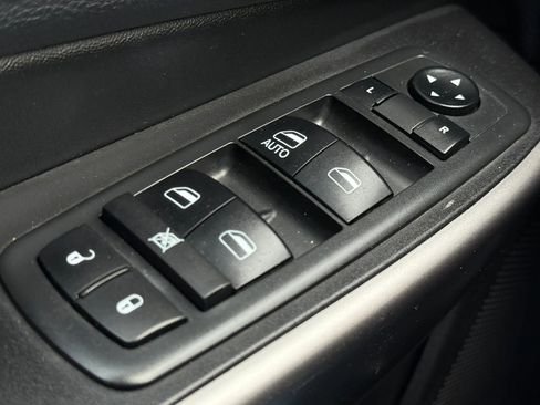 Used 2019 Jeep Cherokee Latitude w/ Popular Appearance Group FWD image 23