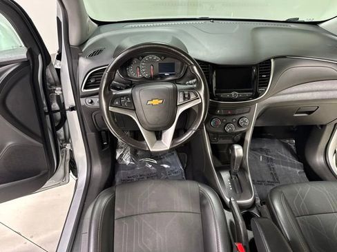 Used 2019 Chevrolet Trax LT w/ LT Convenience Package FWD image 15