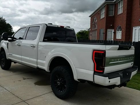 Used 2022 Ford F250 Platinum w/ Tremor Off-Road Package AWD/4WD image 2