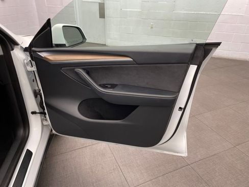 Used 2023 Tesla Model Y Long Range AWD/4WD image 25