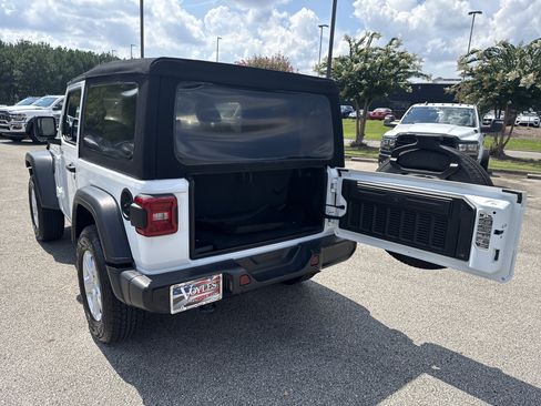 Used 2020 Jeep Wrangler Sport AWD/4WD image 17