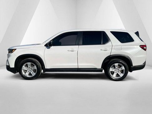 Used 2023 Honda Pilot LX image 4