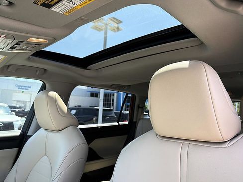 Used 2022 Toyota Highlander XLE FWD image 17