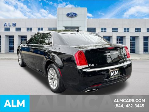 Used 2021 Chrysler 300 Touring L image 9