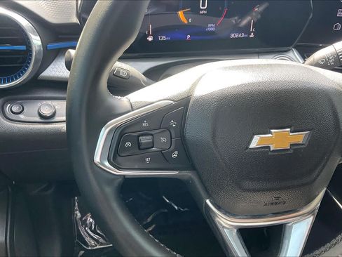 Used 2024 Chevrolet Trax LT w/ LT Convenience Package FWD image 23
